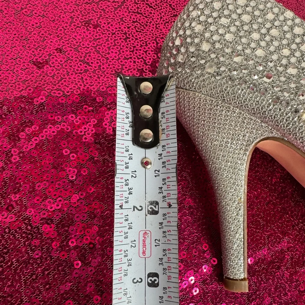 David’s Bridal💎 SPARKLING Cinderella Rhinestone, Crystal Pumps (Women’s Size 6)